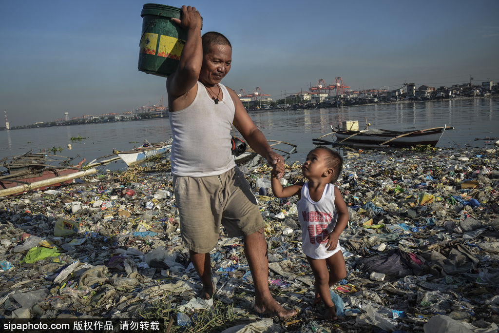 记录一个真实的菲律宾贫民窟生活 “垃圾河”触目惊心