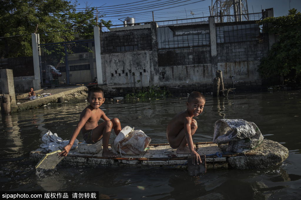 记录一个真实的菲律宾贫民窟生活 “垃圾河”触目惊心