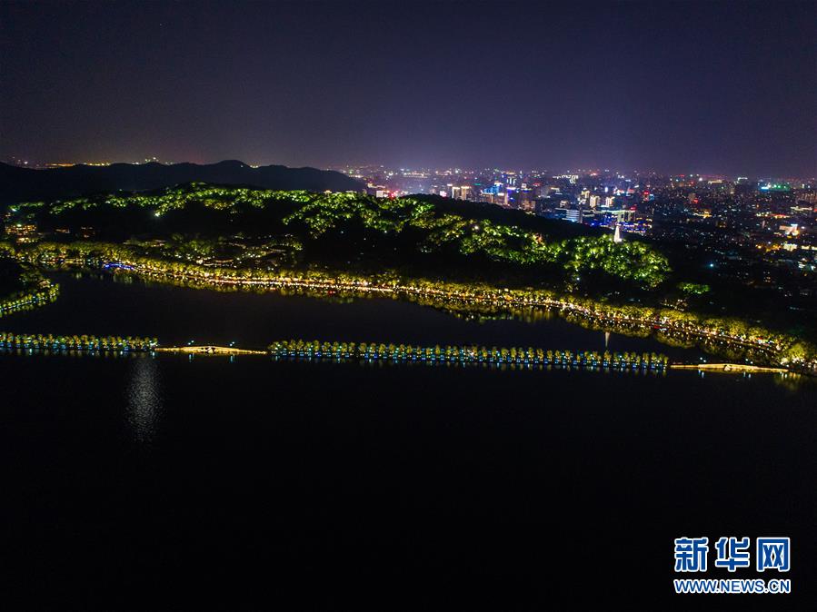 杭州西湖璀璨夜色迎“五一”