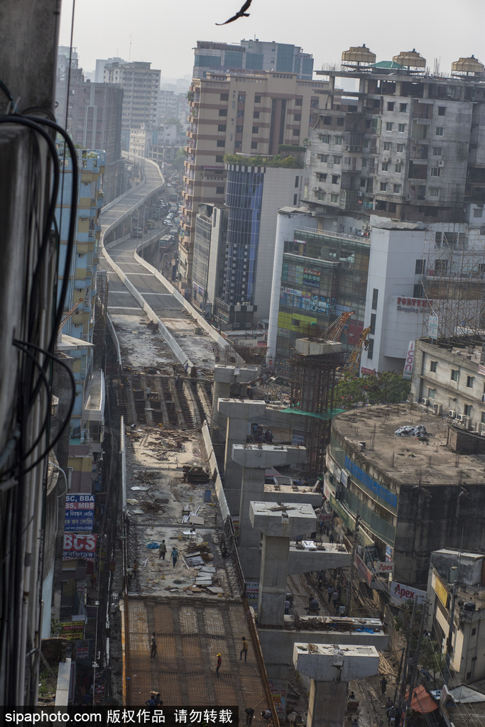 用生命在工作！实拍孟加拉国建筑工人的高危工作