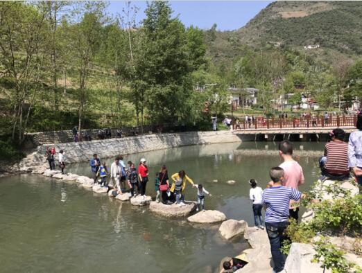甘肃贫困县发展旅游扶贫 五一小长假吸引万余名游客