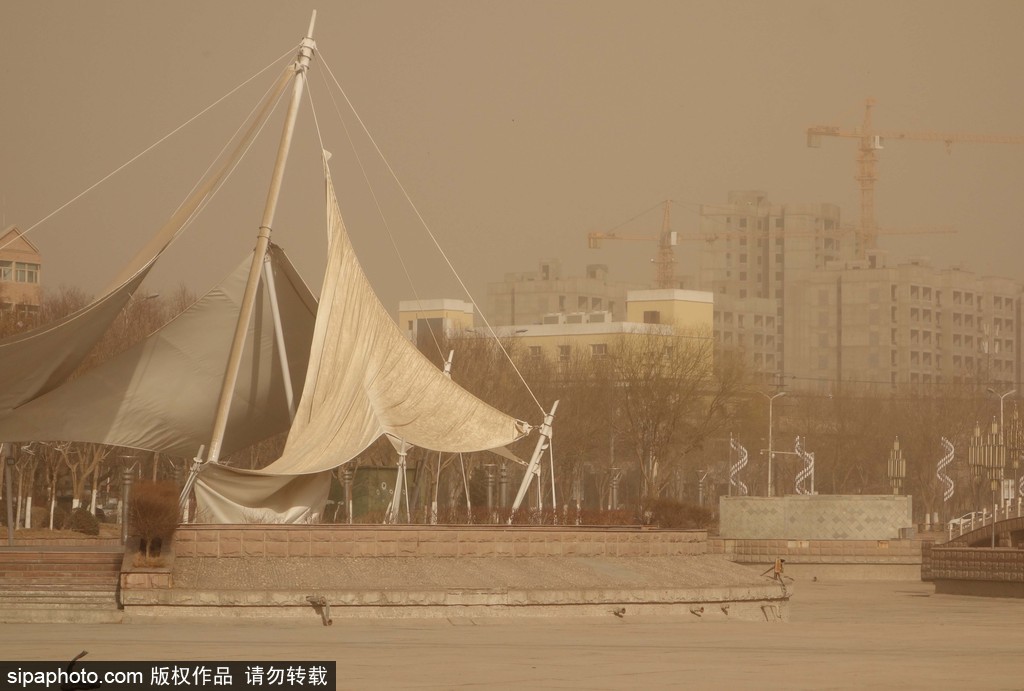 一场风沙侵袭北京 盘点各地沙尘遮天蔽日景象