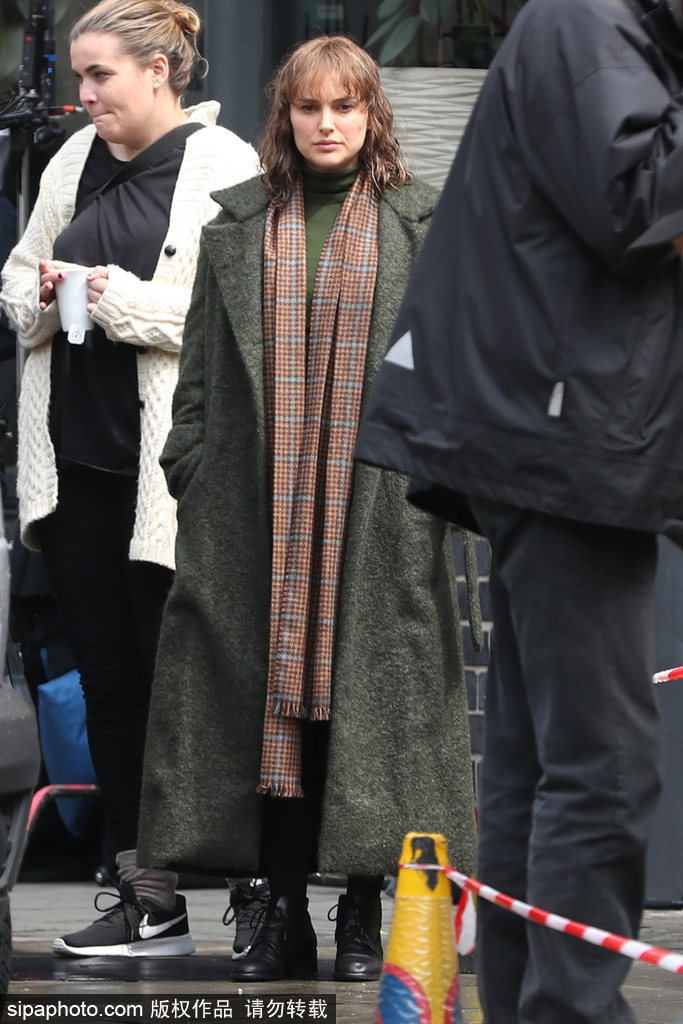 娜塔丽·波特曼产后现身拍电影 裹大衣遮身材面部略憔悴
