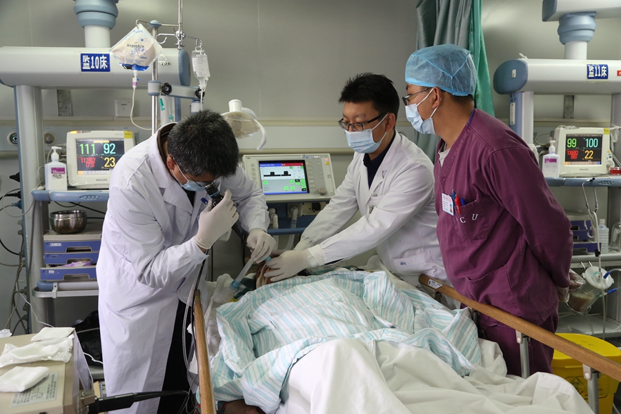 医疗人才“组团式”援藏 促进西藏医疗卫生事业发展