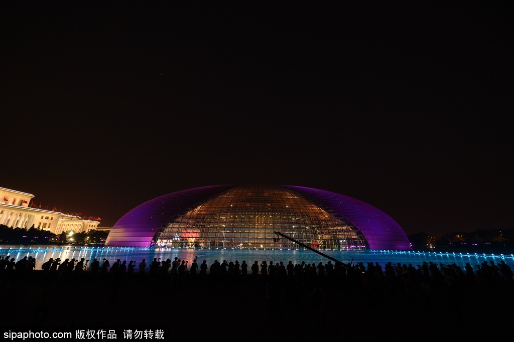 迎“一带一路”高峰论坛 北京国家大剧院景光照明璀璨夺目