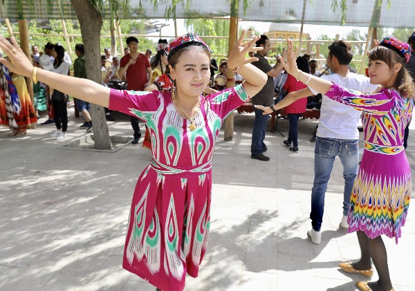 新疆阿克苏：“刀郎文化”吸引游客
