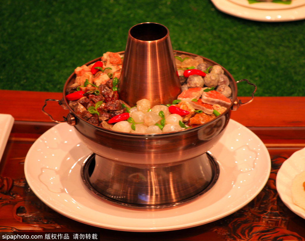 新疆哈密：玉盘珍馐 “天下第一奇石宴”堪称一绝