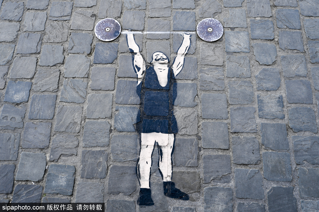 幽默创意占领布鲁塞尔街头 艺术家3D街头艺术绘画作品