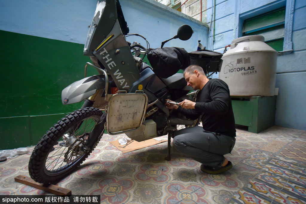 住在摩托车上的环球旅行 俄罗斯旅行家穿行62个国家