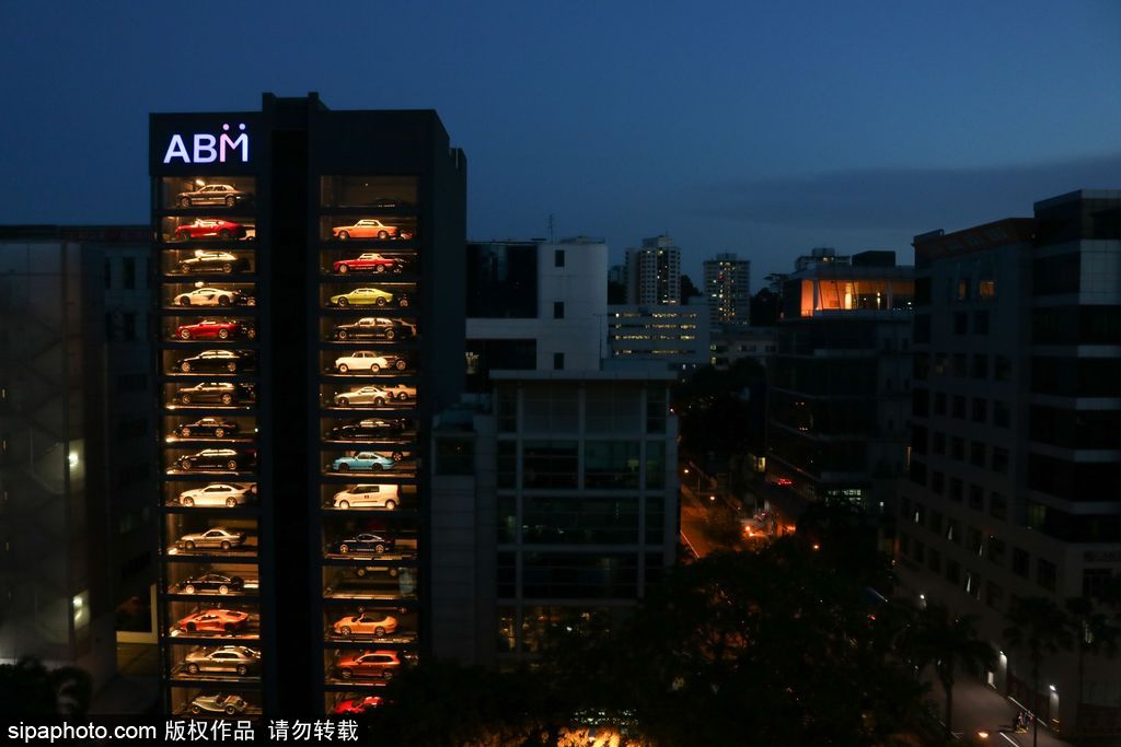 投币买豪车！新加坡现世界最高汽车自动售货机达15层楼