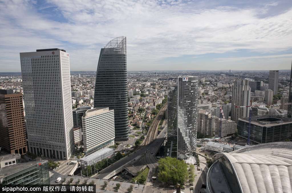 法国：凯旋门视角下的巴黎城市风光