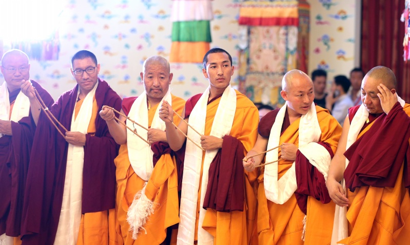 藏传佛教高、中级学衔授予仪式在中国藏语系高级佛学院举行