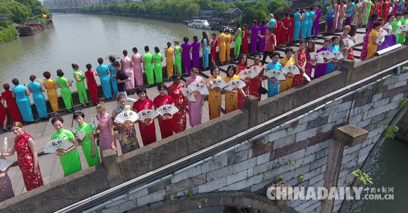 杭州“全球旗袍日”：向世界展示杭州的古典美与国际范