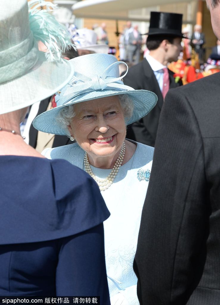 英国白金汉宫花园派对 女王伊丽莎白二世与菲利普亲王出席