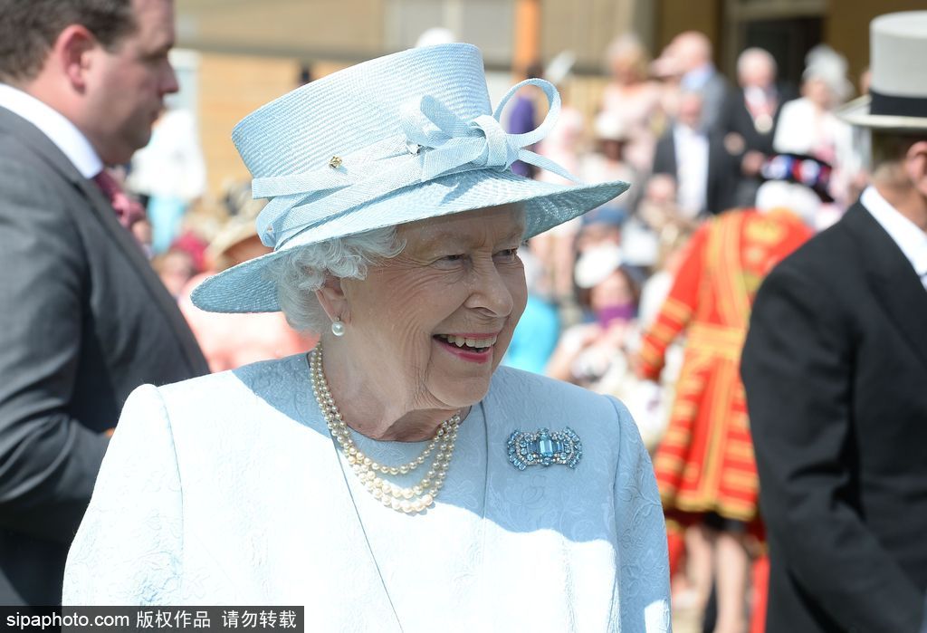 英国白金汉宫花园派对 女王伊丽莎白二世与菲利普亲王出席