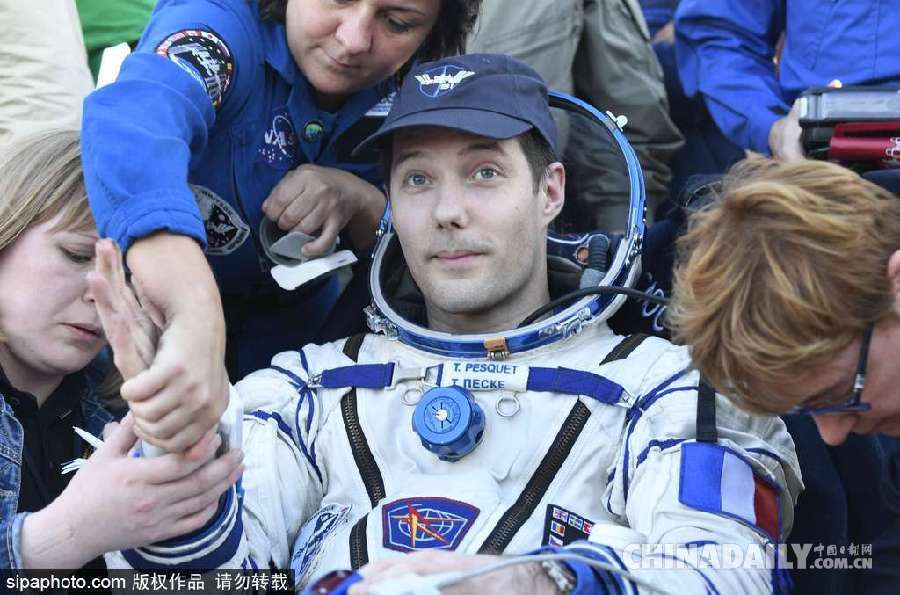 欧洲航天局宇航员结束太空任务 顺利降落哈萨克斯坦