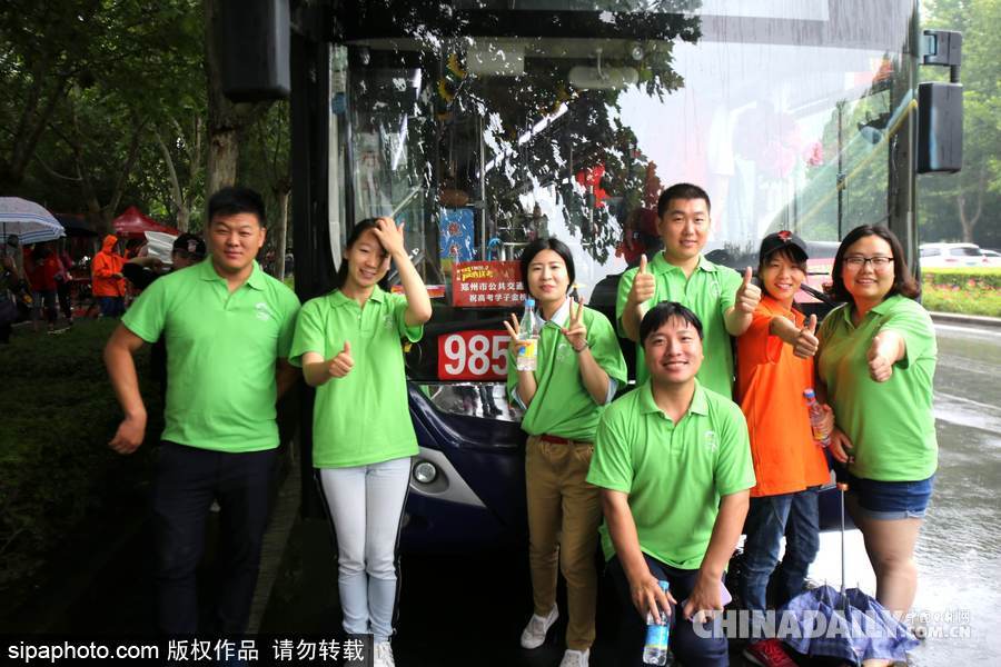 郑州公交霸气开出“985”路助考 直击家长心中愿