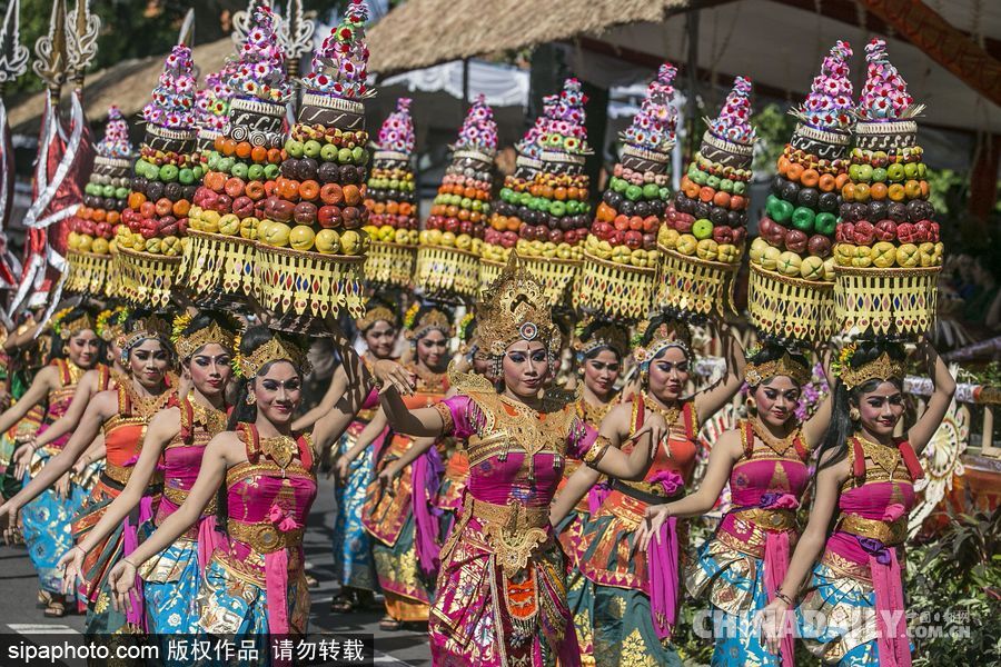 巴厘岛艺术节开幕游行 让你领略不一样的巴厘风情