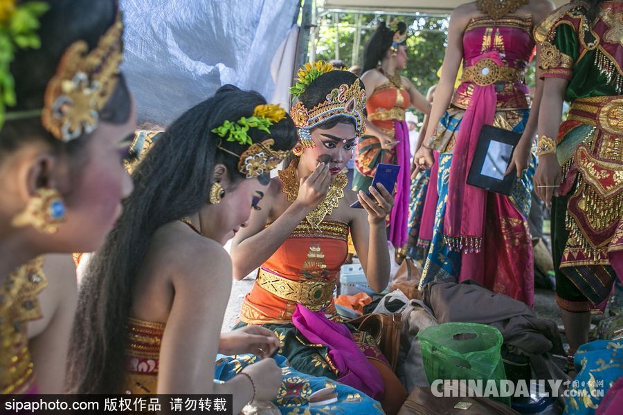 巴厘岛艺术节开幕游行 让你领略不一样的巴厘风情