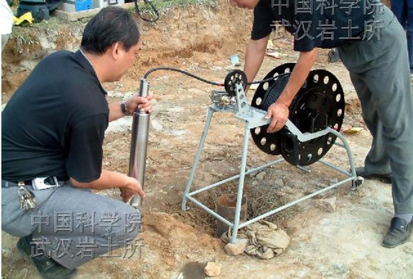 武汉科学家研发钻孔摄像助深部寻矿 实现1500米深钻孔摄像测试的技术突破