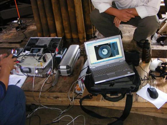 武汉科学家研发钻孔摄像助深部寻矿 实现1500米深钻孔摄像测试的技术突破