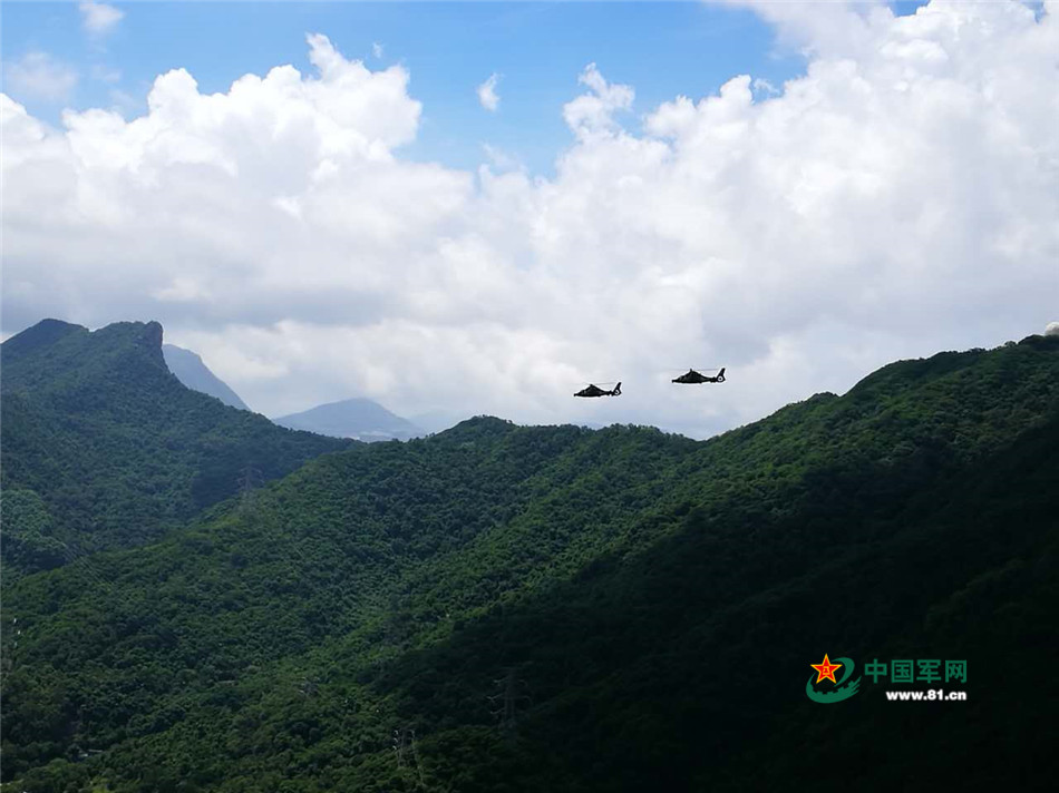 航拍视角|驻香港部队举行海空联合巡逻行动