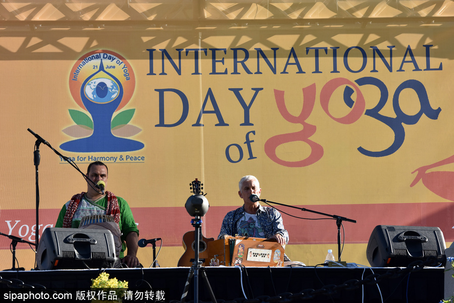 联合国总部庆祝“国际瑜伽日” 聚集千名爱好者参加瑜伽课程