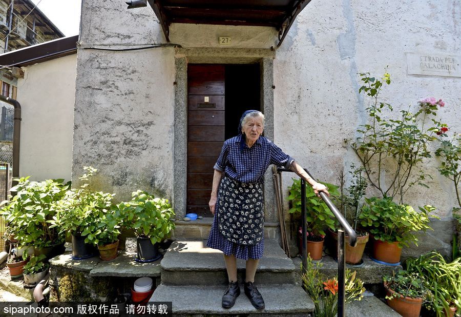 意大利九旬老人成村里唯一居民 生活一如往常自称享受寂静