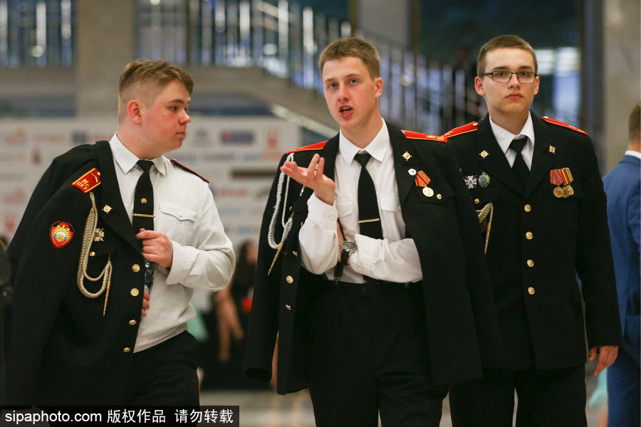 狂欢亦是最好的告别 实拍俄罗斯莫斯科毕业舞会盛况
