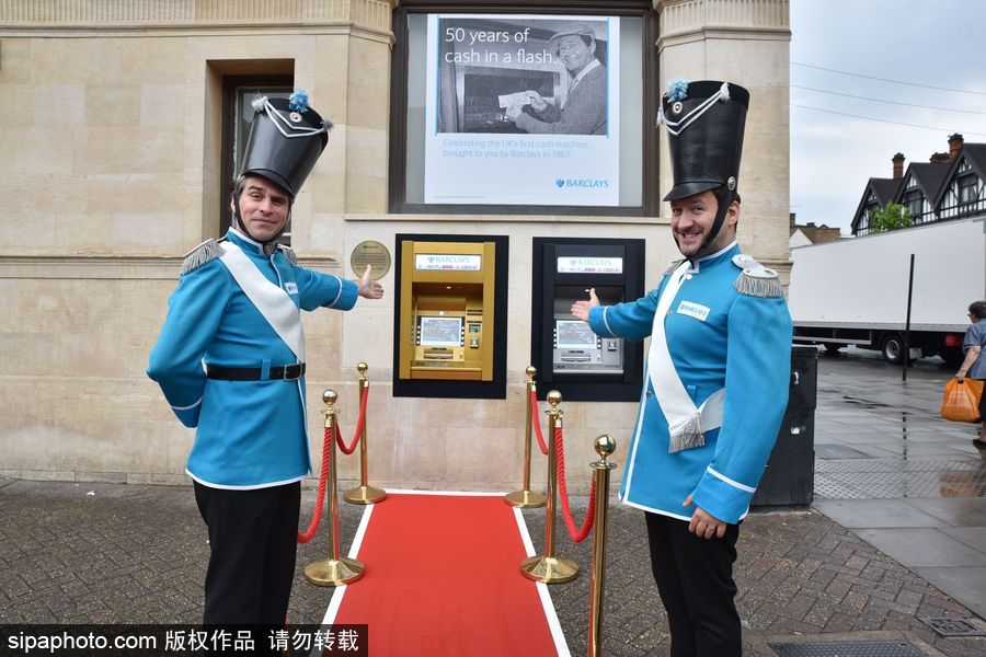 50岁啦! 世界上第一台ATM机原来是这样