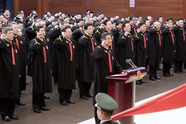 最高人民法院首批员额法官进行宪法宣誓