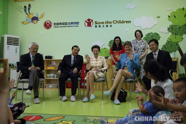 英国安妮公主探访救助儿童会北京办公室和社区儿童中心
