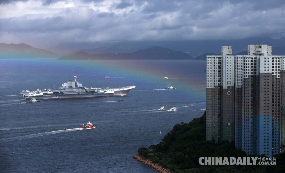 辽宁舰航母编队抵达香港