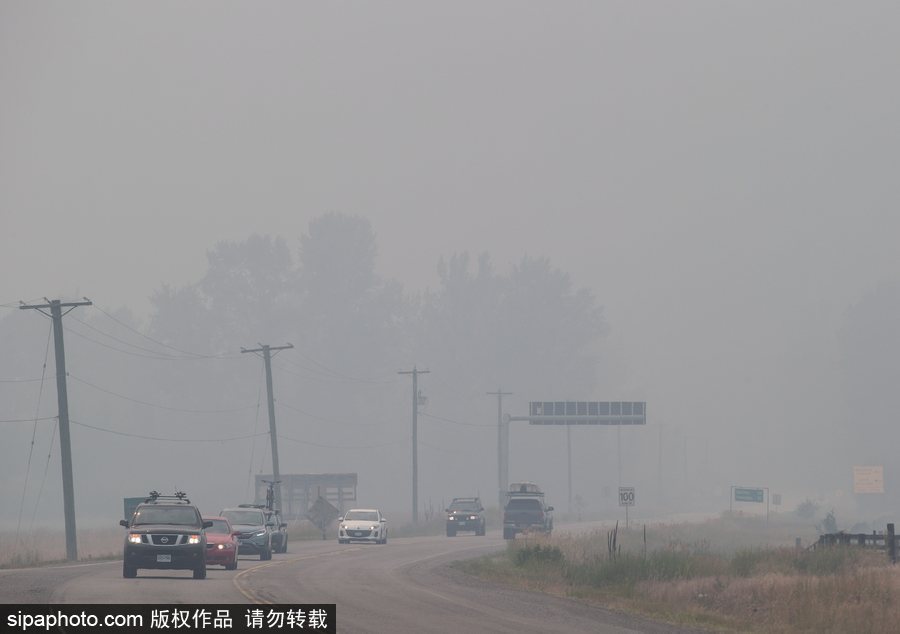 加拿大卑诗省山火蔓延 近7000人被疏散全省进入紧急状态
