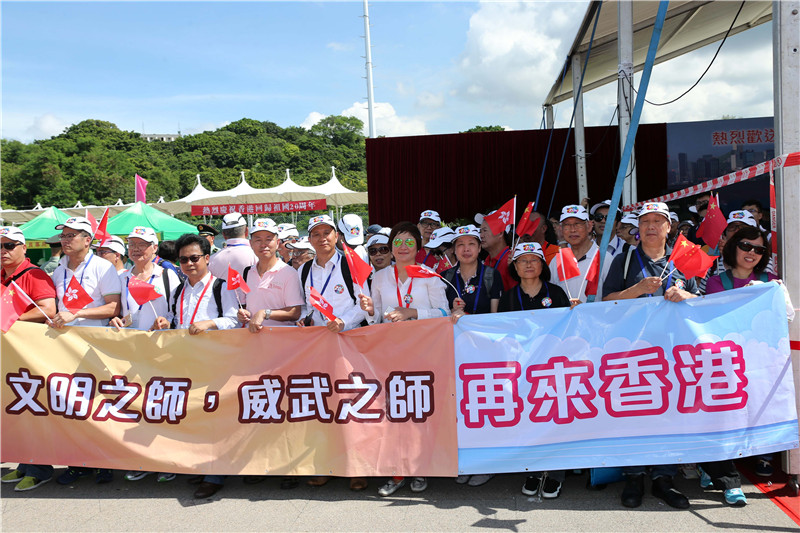海军辽宁舰编队离开香港 香港特区政府举行隆重欢送仪式