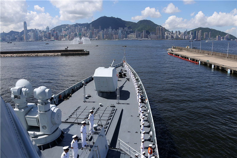 海军辽宁舰编队离开香港 香港特区政府举行隆重欢送仪式