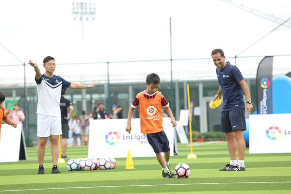 非凡训练营落地北京西甲俱乐部，掀起青少年足球热潮