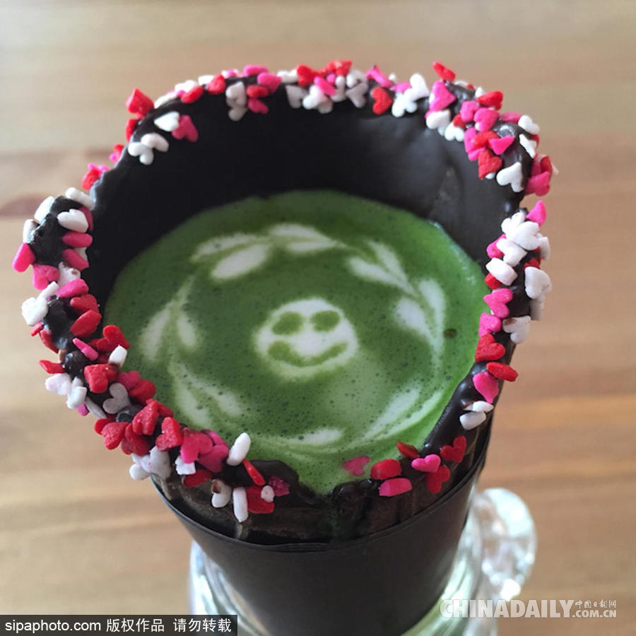 来一杯脆皮咖啡！东京一咖啡店标新立异推出能喝的“甜筒”