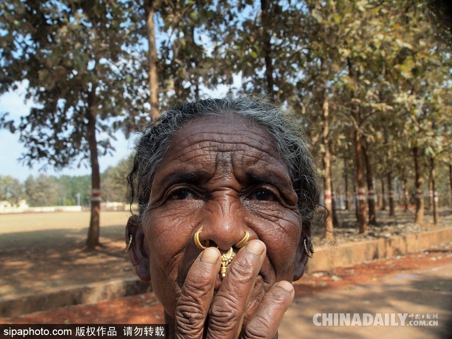 记录印度奥里萨邦部落女性 妇女辛勤劳作