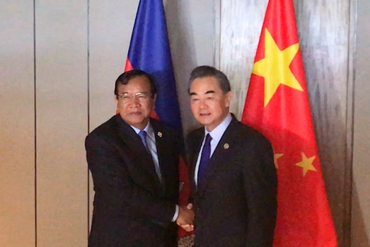王毅会见柬埔寨外交国际合作部大臣布拉索昆