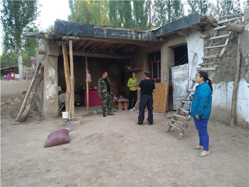 新疆尼勒克驻村工作队全力以赴排查地震灾区