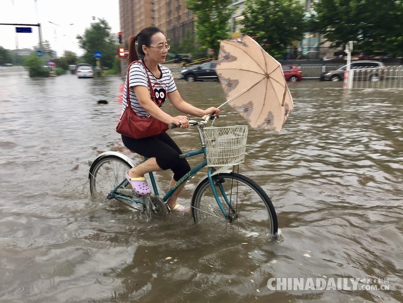 北京发布暴雨黄色预警 多处道路积水严重
