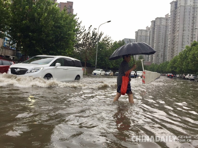 北京发布暴雨黄色预警 多处道路积水严重