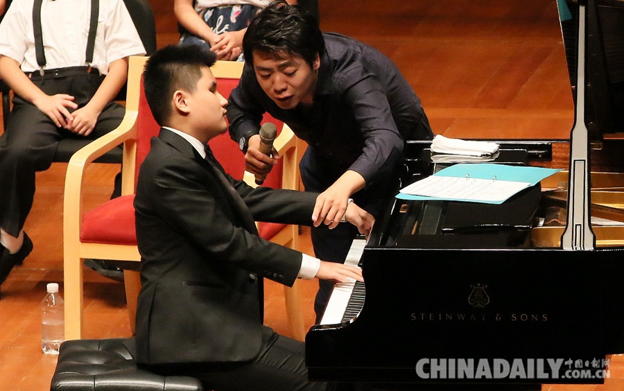 郎朗公益钢琴大师课在国家大剧院举行