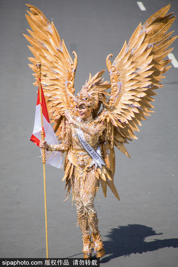 超绚丽多彩 印尼吉勃街头狂欢节精彩上演