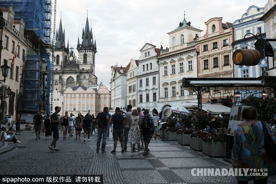 走进捷克布拉格旧城广场 巴洛克式建筑别具风情
