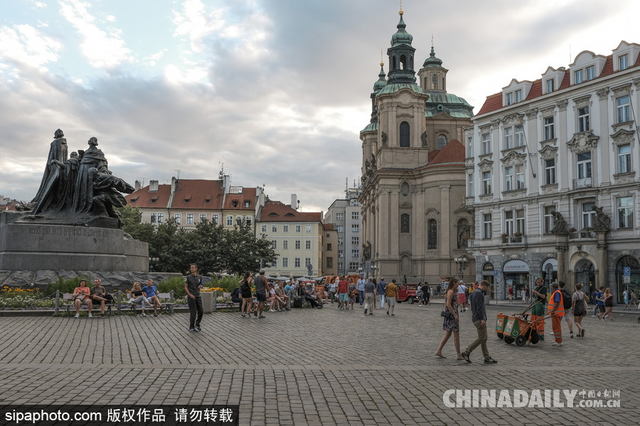 走进捷克布拉格旧城广场 巴洛克式建筑别具风情