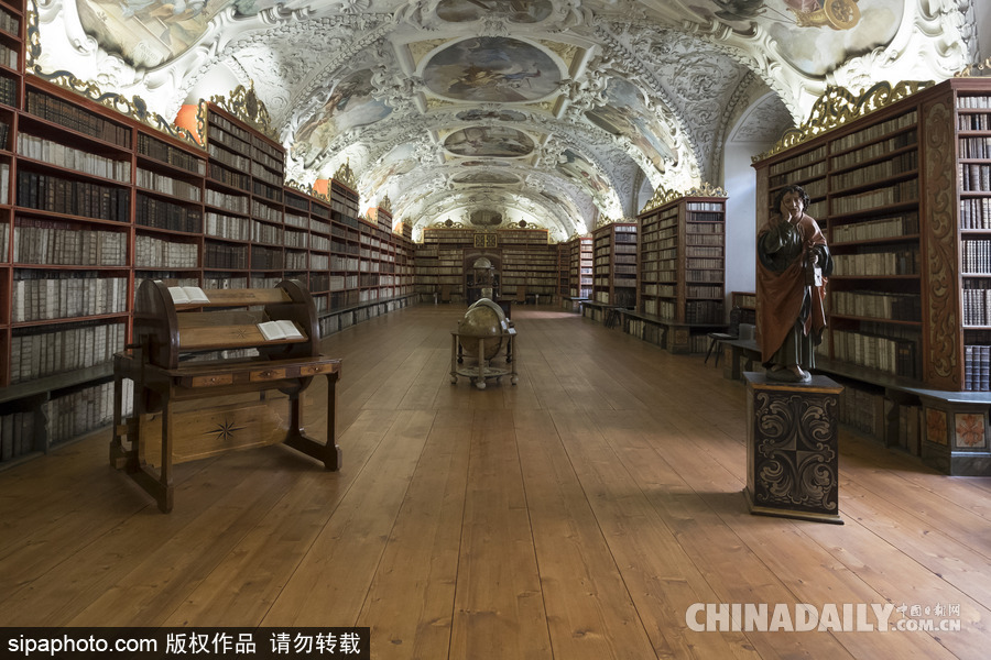 世界最美图书馆之一——斯特拉霍夫修道院