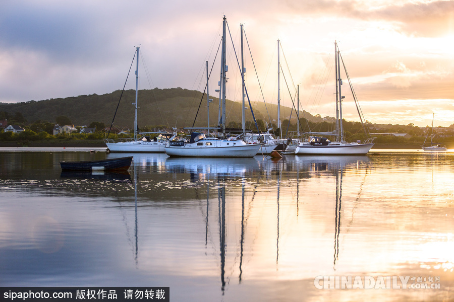 英国康威河日出美景 天光云影的“平行世界”