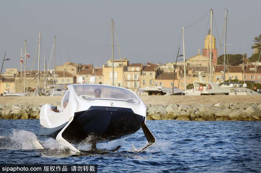 法国海洋气泡船试运行 巴黎塞纳河上驰骋